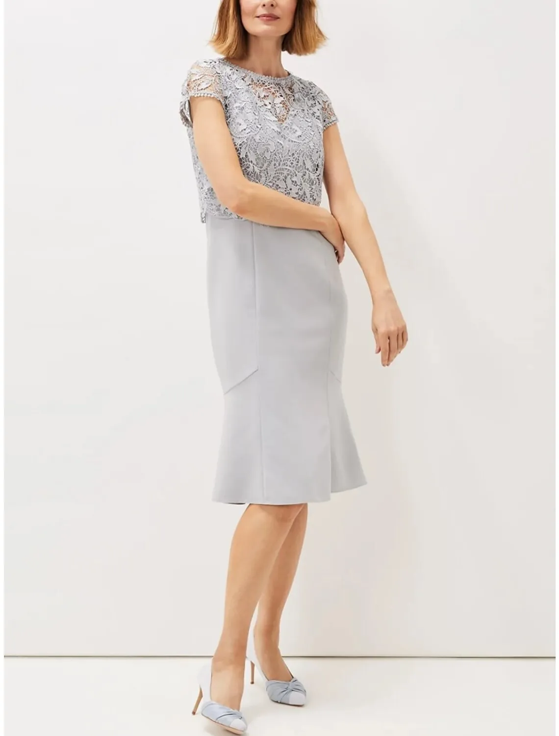 A-Line Mother of the Bride Dress Wedding Guest Elegant Petite Jewel Neck Knee Length Chiffon 3/4 Length Sleeve with Lace Ruching Solid Color