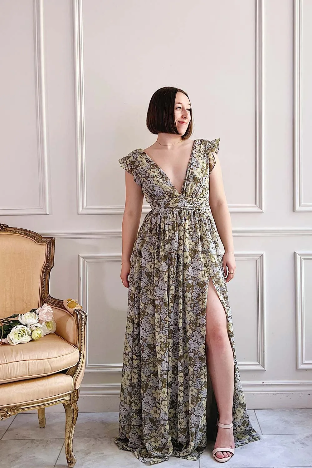 Elegant Floral Chiffon Maxi Dress with Plunging Neckline by Alinia – Perfect for Special Occasions