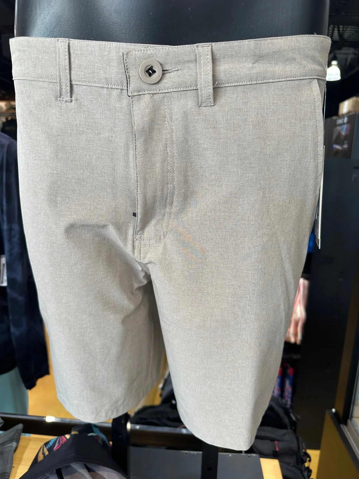 Performance Chase Short-Khaki